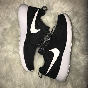 nike roshes
